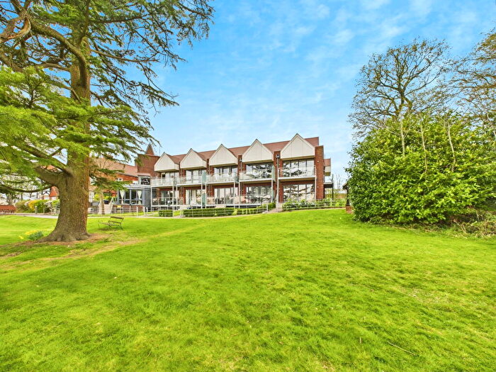 2 Bedroom Flat For Sale In The Pavilion, Langhurstwood Road, RH12