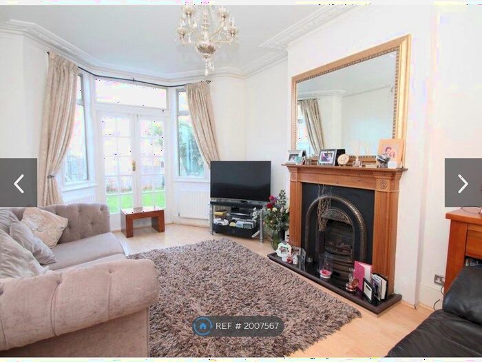 2 Bedroom Flat To Rent In Elmdale Road, London, N13