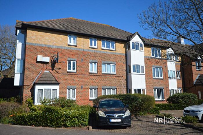 1 Bedroom Flat To Rent In Cotswold Way, Worcester Park, Surrey., KT4