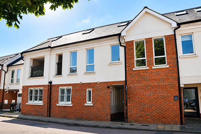 2 Bedroom Flat For Sale In North Worple Way, London, SW14
