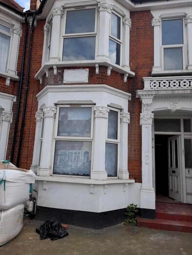 3 Bedroom Flat To Rent In Forest Gate, E7