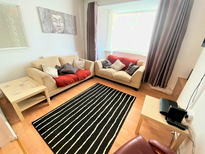 3 Bedroom Property To Rent In Bay View, St Thomas, Swansea, SA1