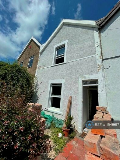 4 Bedroom End Of Terrace House To Rent In Bellevue Park, Bristol, BS4