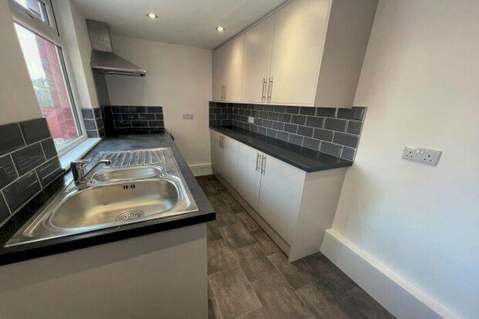 2 Bedroom Property To Rent In Warwick Street, Wakefield, WF1