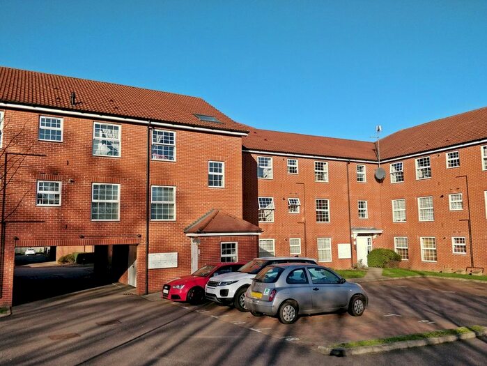 2 Bedroom Flat To Rent In Bridge Court, Welwyn Garden City, AL7