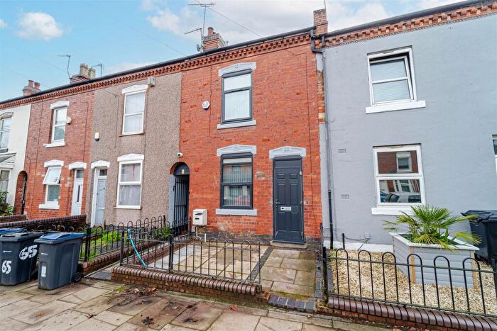 5 Bedroom House To Rent In Winnie Road, Birmingham, West Midlands, B29
