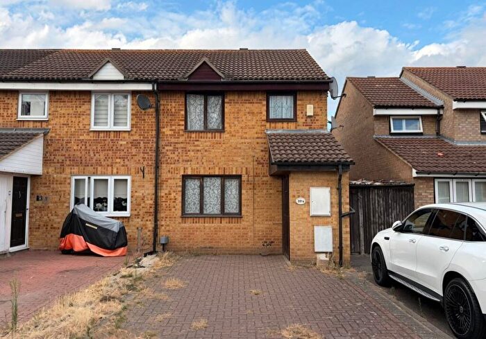 3 Bedroom Terraced House For Sale In Pease Close, Hornchurch, Essex, RM12