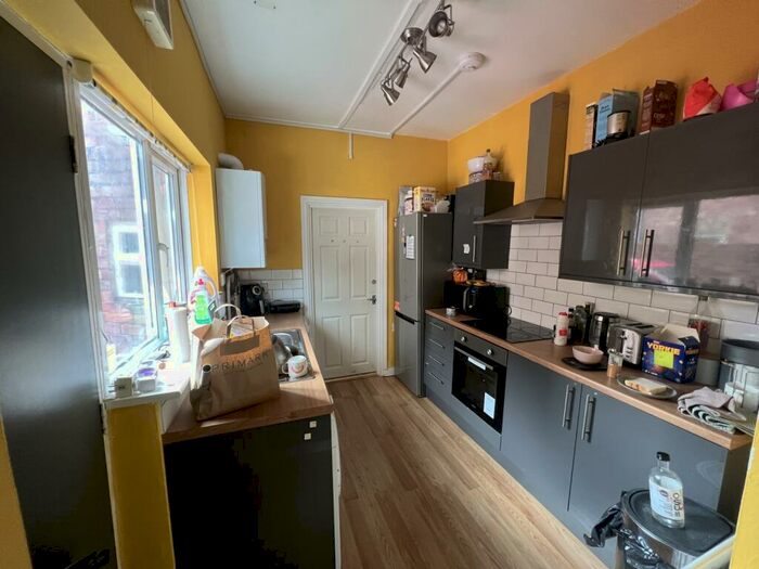 3 Bedroom Flat To Rent In Shortridge Terrace, Jesmond, Newcastle Upon Tyne, NE2