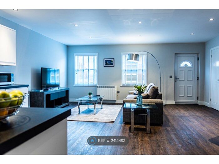 1 Bedroom Flat To Rent In Newport Street, Swindon, SN1