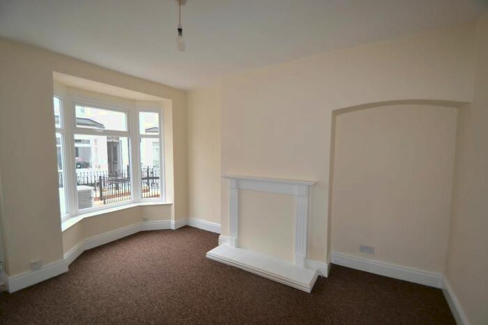 2 Bedroom Flat To Rent In Mckinley Avenue Albemarle Street, Hull, Jr, Uk, HU3