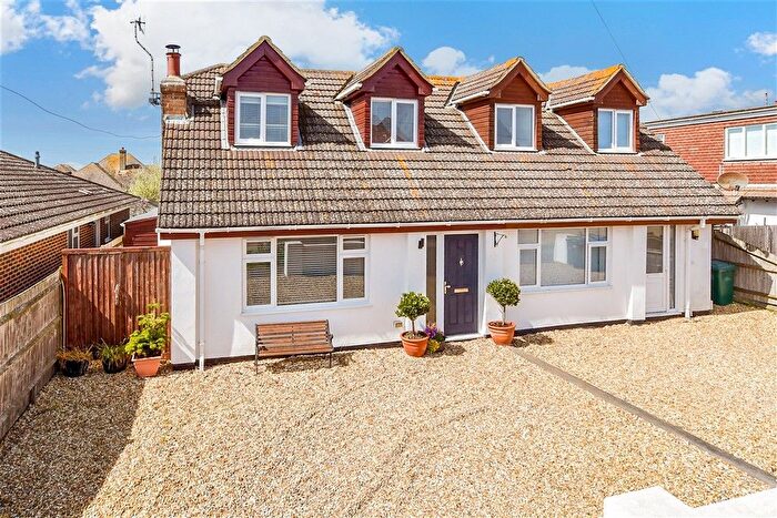 4 Bedroom Bungalow For Sale In Keymer Avenue, Peacehaven, East Sussex, BN10