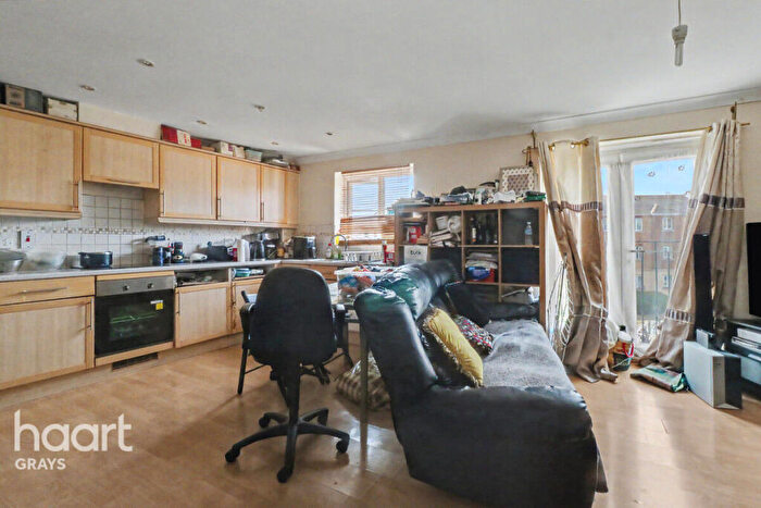 2 Bedroom Flat For Sale In Ulverston, Purfleet, RM19