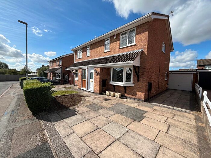 3 Bedroom Semi-detached House For Sale In Askrigg Way, Wigston, LE18