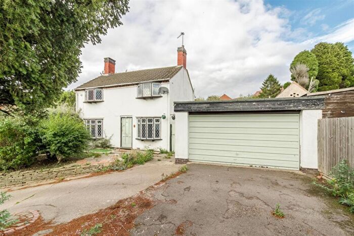 3 Bedroom Detached House For Sale In Coleshill Road, Nuneaton, CV10
