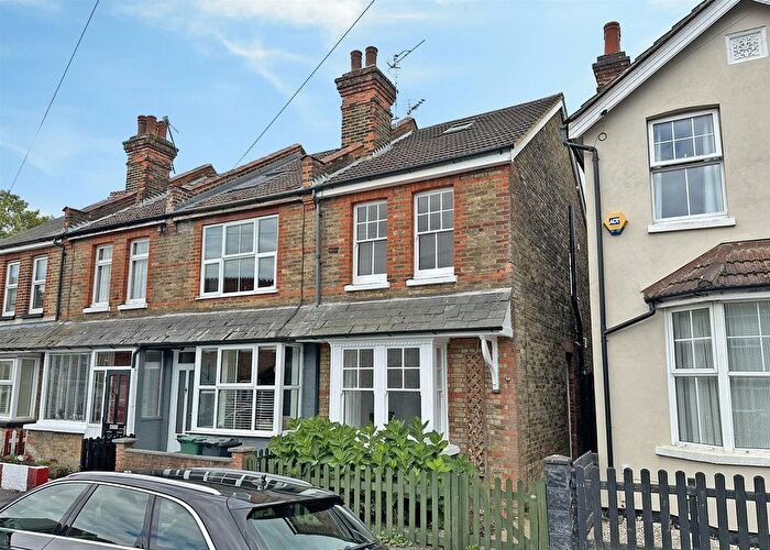 2 Bedroom End Of Terrace House For Sale In Alpine Road, Redhill, RH1