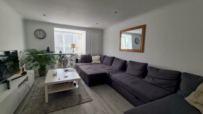 3 Bedroom Town House To Rent In Atlantic Close, Ocean Village, SO14