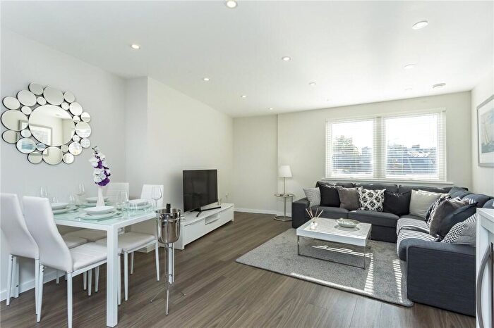 2 Bedroom Apartment To Rent In Thackeray House, Loxford Gardens, Highbury, N5