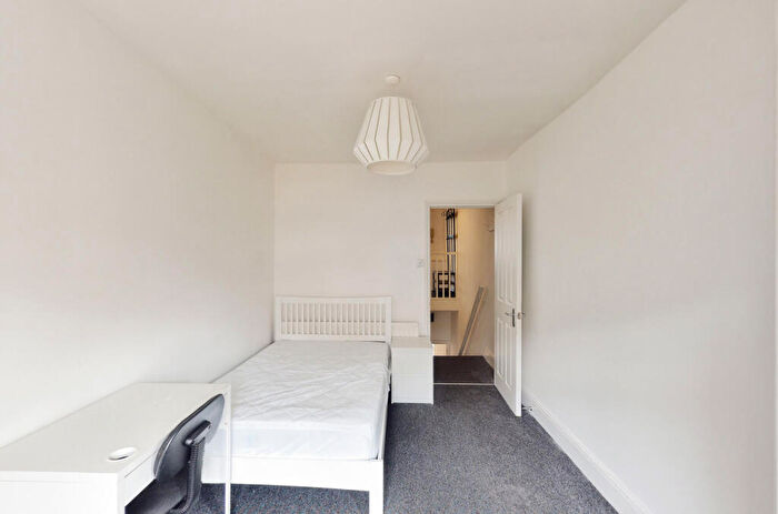 2 Bedroom Apartment To Rent In Lower Bristol Road, BA2