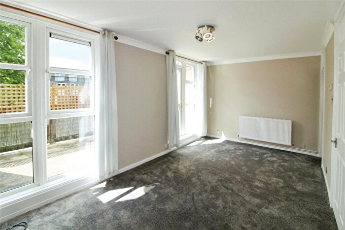 2 Bedroom Flat To Rent In Westover Close, Sutton, SM2