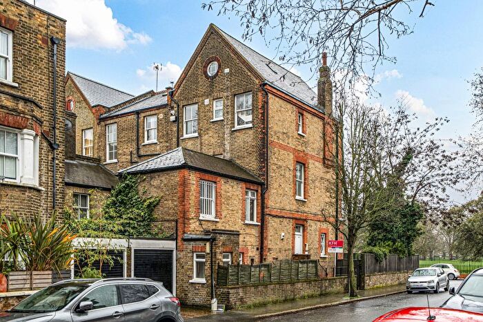 2 Bedroom Flat For Sale In Kennington Park Place, Lambeth, London, SE11
