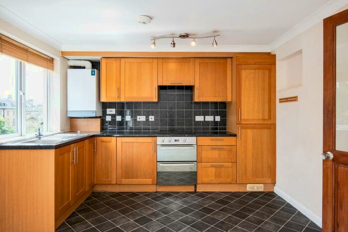 1 Bedroom Flat To Rent In Kensington Court, Bath, BA1