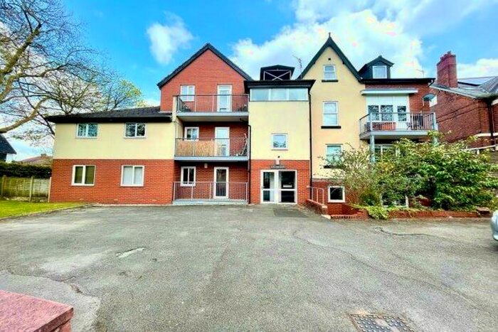 2 Bedroom Flat To Rent In Seymour Grove, Manchester, M16