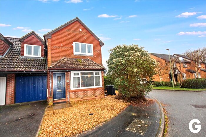 3 Bedroom End Of Terrace House For Sale In Victoria Gardens, Ringwood, BH24