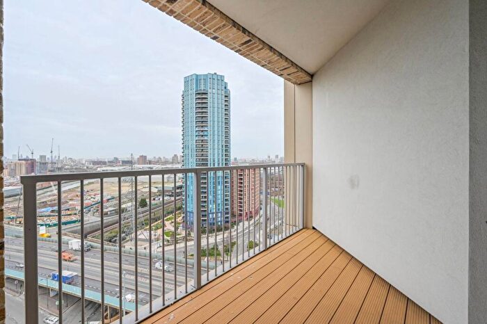 2 Bedroom Flat To Rent In Silvertown Way, Canning Town, London, E16