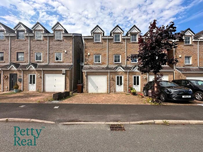 4 Bedroom Town House For Sale In The Old Sidings, Foulridge, Colne, BB8