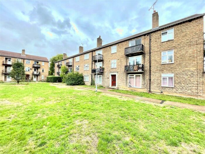 3 Bedroom Flat To Rent In Gosbrook Road, Caversham, Reading, Berkshire, RG4