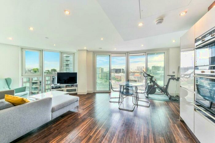 3 Bedroom Apartment To Rent In Altitude Point, Alie Street, Aldgate, London, E1