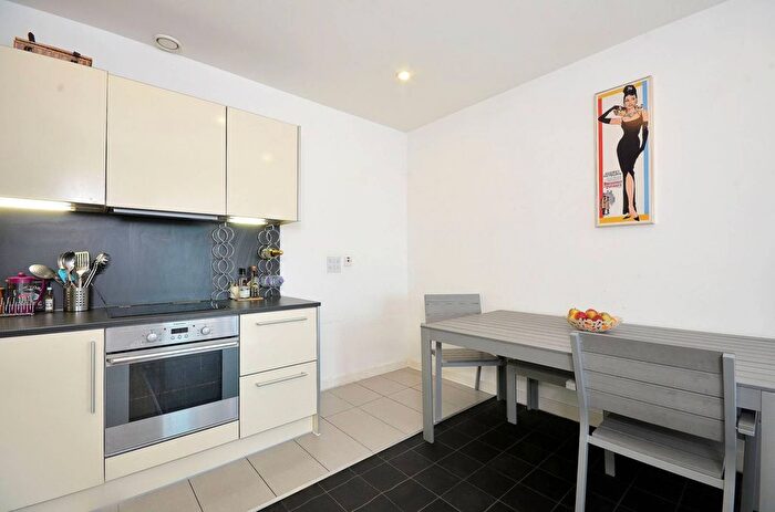 2 Bedroom Flat For Sale In Union Lane, Isleworth, TW7