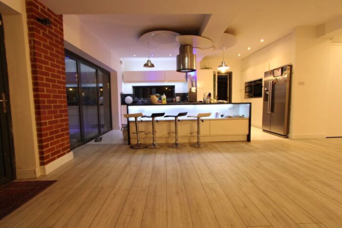 5 Bedroom End Of Terrace House To Rent In Southwood Drive, Surbiton, KT5