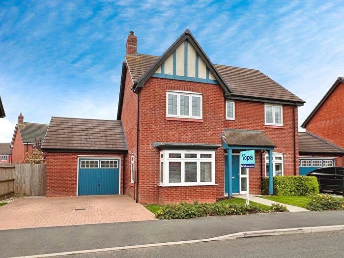4 Bedroom Detached House For Sale In Hayfield Drive, Tatenhill, Burton-on-trent, DE13