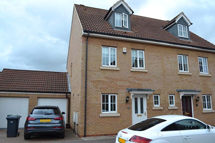 3 Bedroom Semi-Detached House To Rent In Cooks Way, Biggleswade, SG18