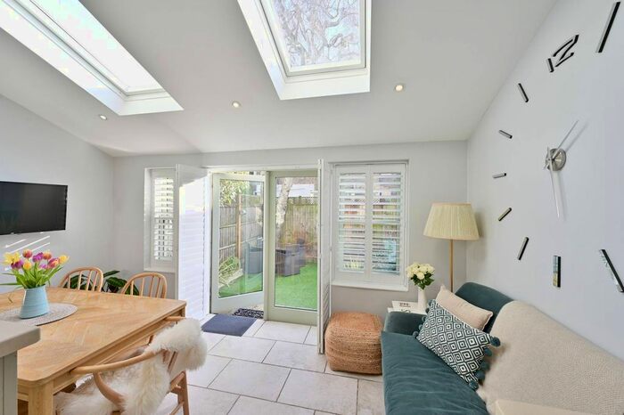 3 Bedroom Property To Rent In Strathville Road, Earlsfield, London, SW18