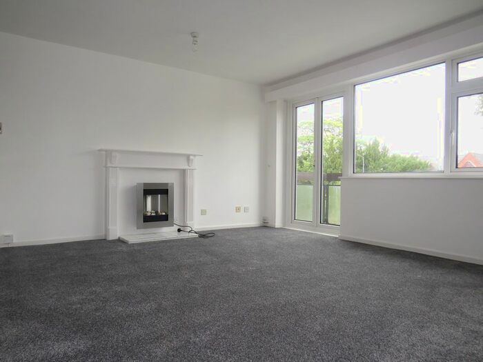2 Bedroom Flat To Rent In The Oaks, Warwick Place, Leamington Spa, CV32