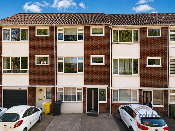 5 Bedroom Terraced House For Sale In Geary Drive, Brentwood, CM14