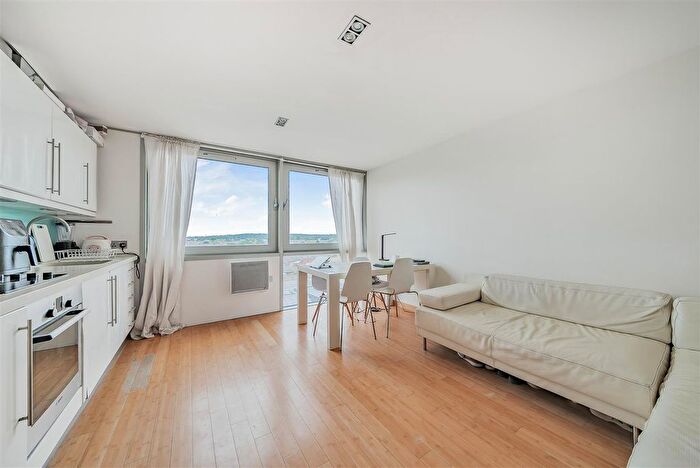 1 Bedroom Flat To Rent In Richmond Road, Kingston Upon Thames, KT2