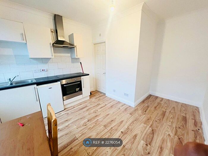 Studio To Rent In Cavendish Road, London, N18