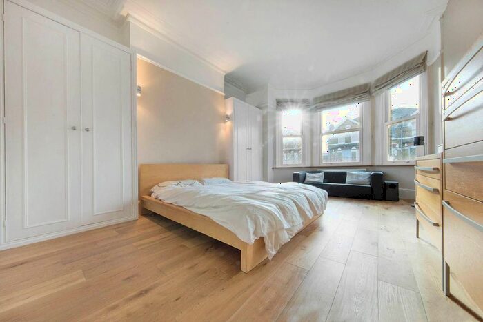 2 Bedroom Flat To Rent In Tierney Road, Clapham Park, London, SW2