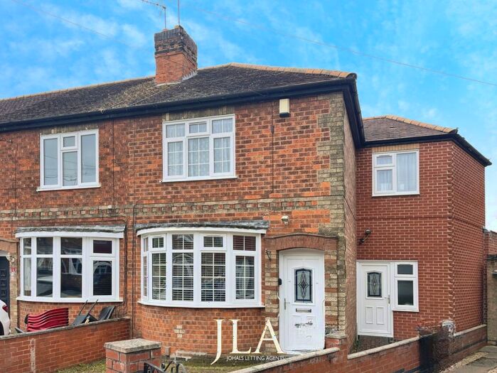 3 Bedroom Semi-Detached House To Rent In The Greenway, Leicester, LE4
