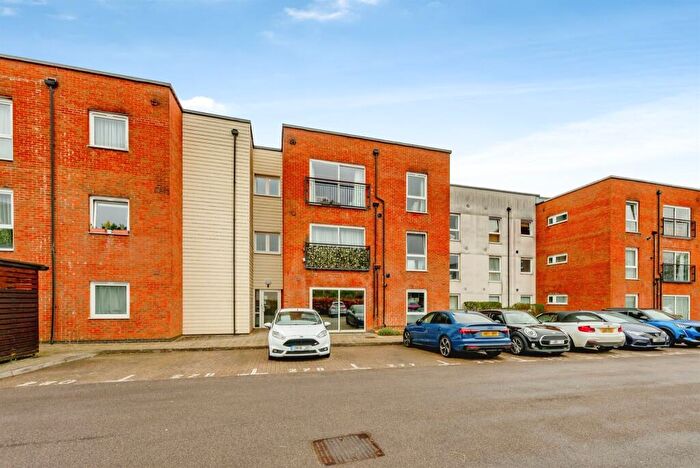 1 Bedroom Apartment For Sale In Canalside, Redhill, RH1