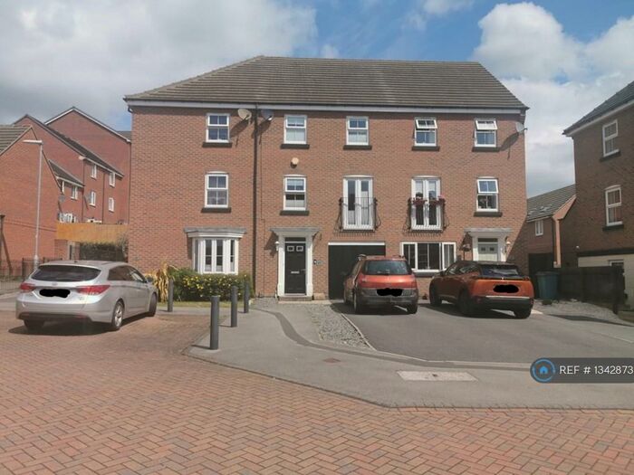 3 Bedroom Terraced House To Rent In Blenkinsop Way, Leeds, LS10