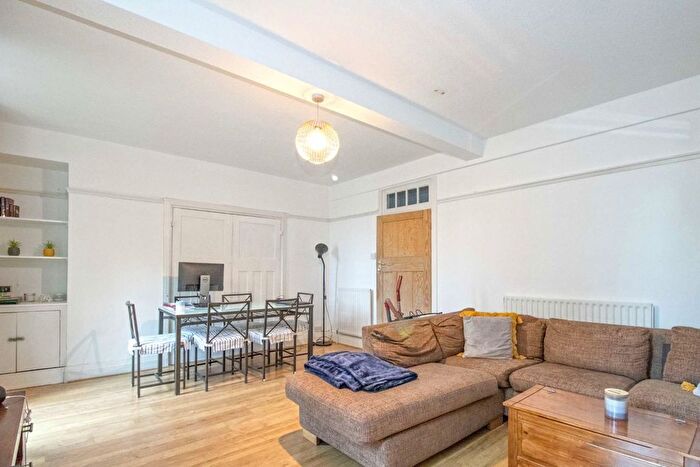 3 Bedroom Flat To Rent In Streatham Hill, Streatham, SW2
