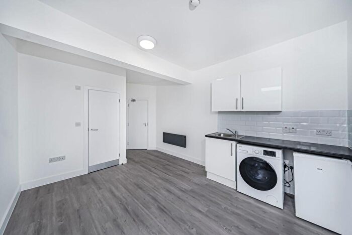 Studio To Rent In A High Street, Southend-On-Sea, SS1