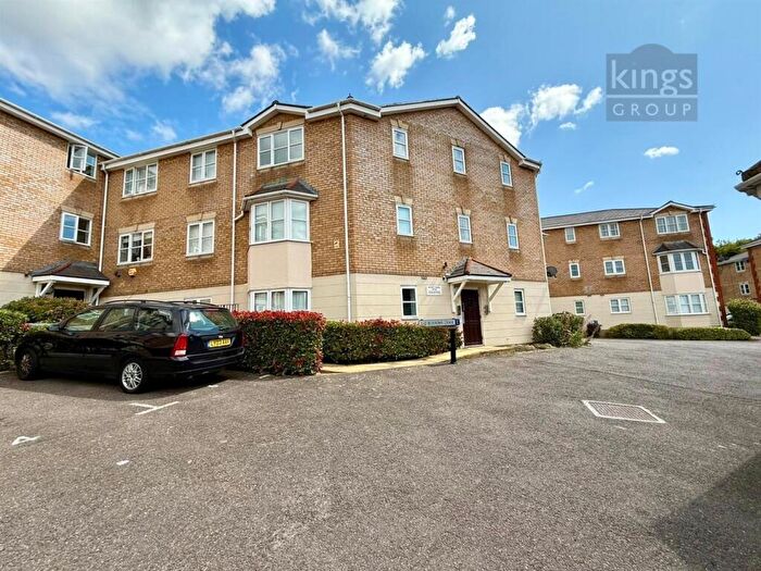 2 Bedroom Flat For Sale In Burrows Chase, Waltham Abbey, EN9