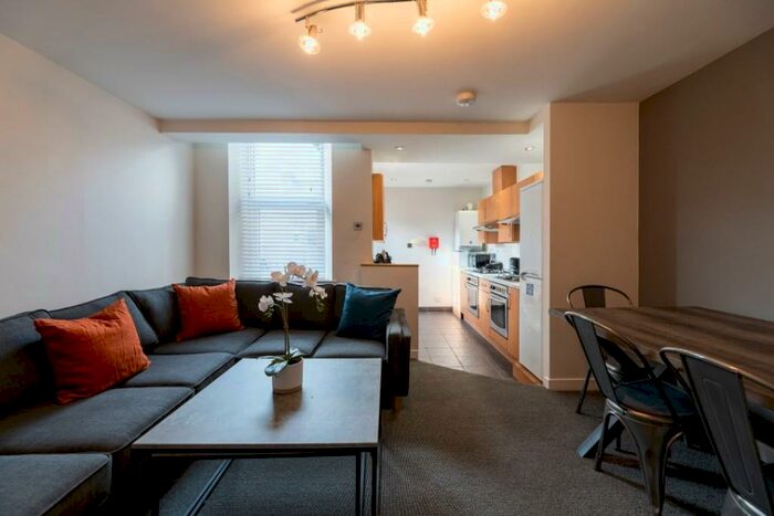 6 Bedroom Maisonette To Rent In Chillingham Road, Newcastle Upon Tyne, NE6