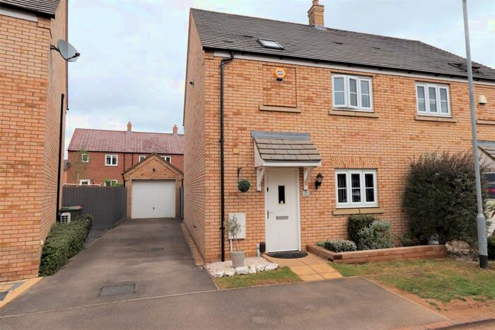 3 Bedroom Property To Rent In Linnet Way, Leighton Buzzard, LU7