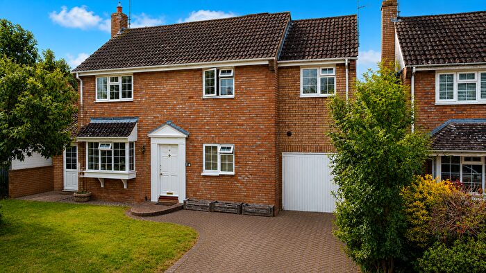 4 Bedroom Detached House For Sale In Furnells Close, Raunds, Wellingborough, NN9